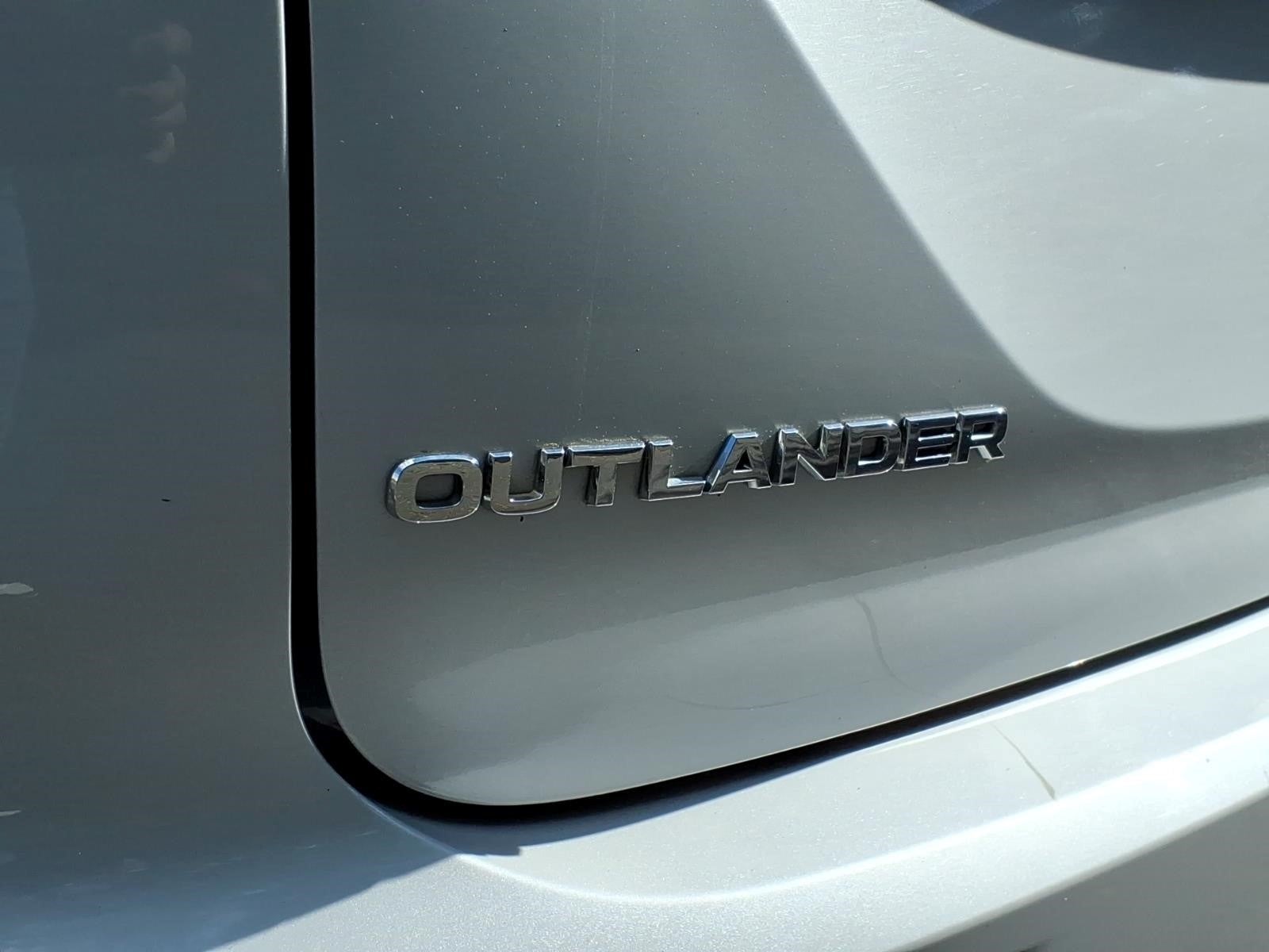 2025 Mitsubishi Outlander SE