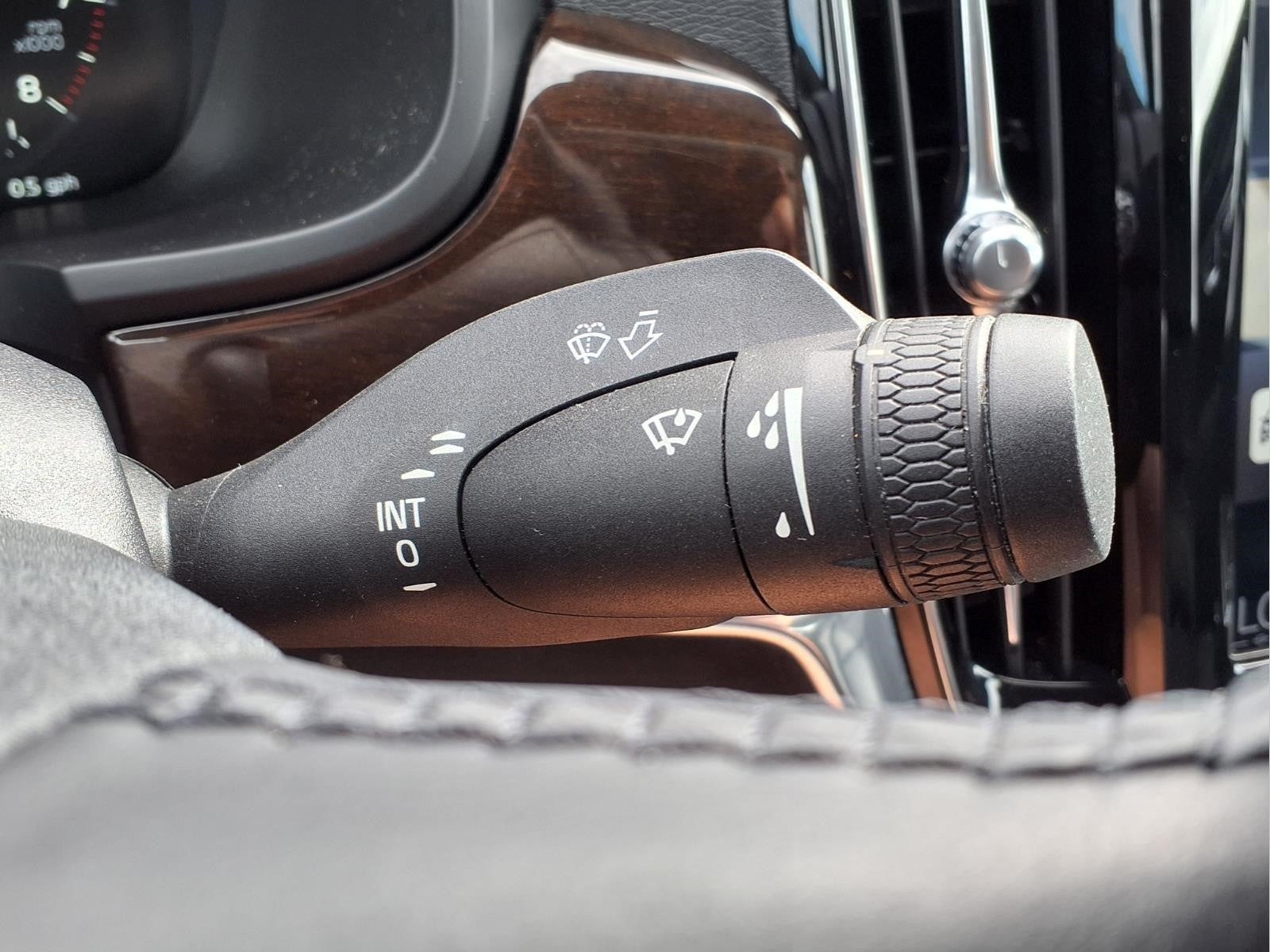 2019 Volvo S90 T6 Momentum