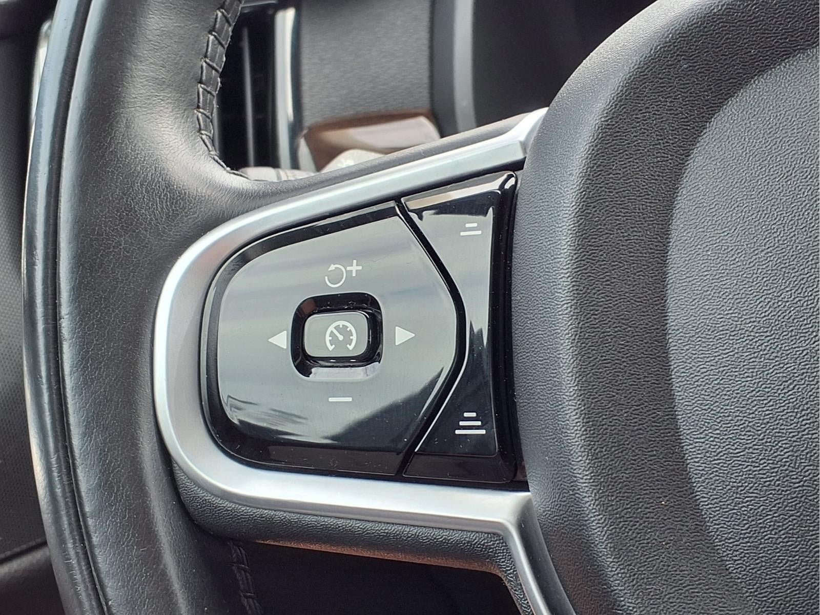 2019 Volvo S90 T6 Momentum