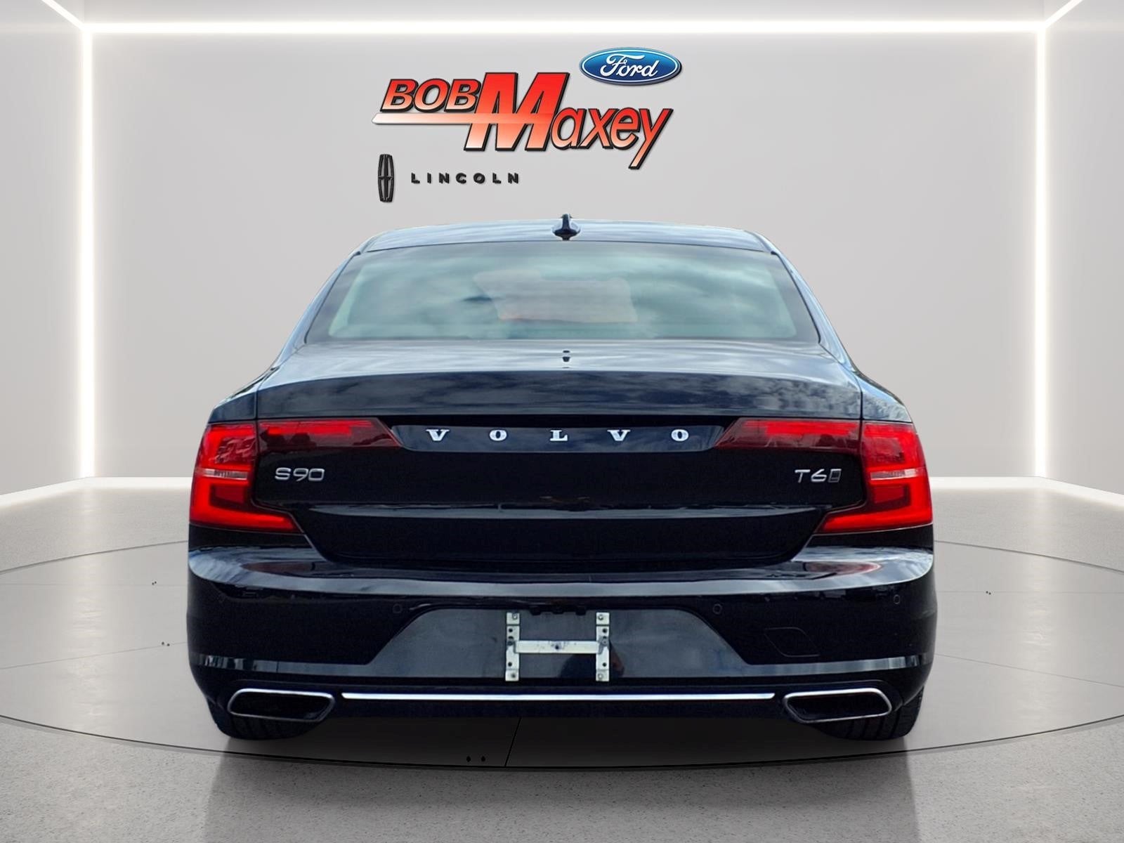2019 Volvo S90 T6 Momentum