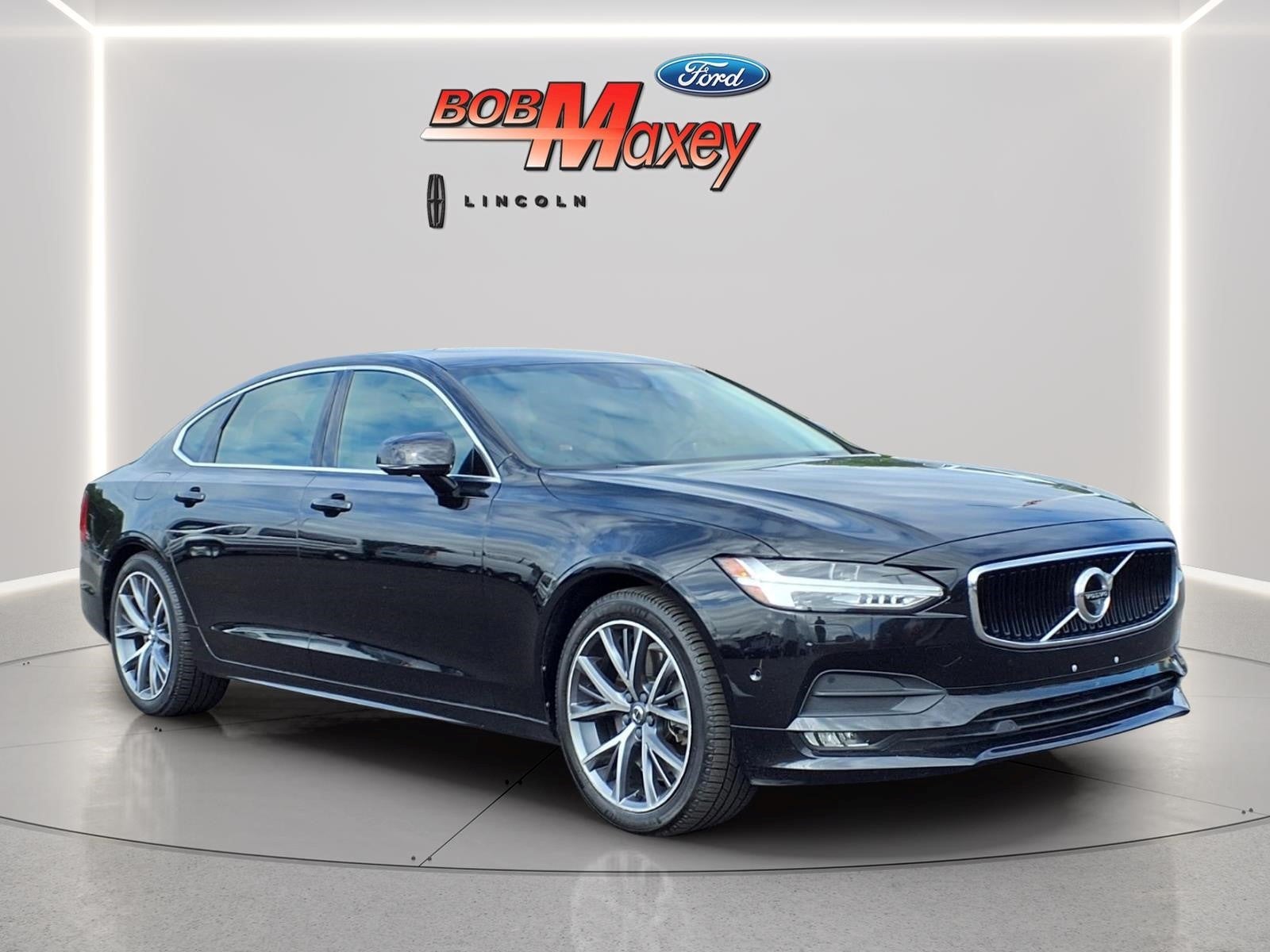 2019 Volvo S90 T6 Momentum