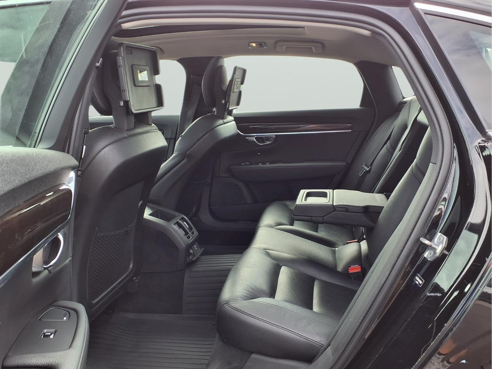 2019 Volvo S90 T6 Momentum